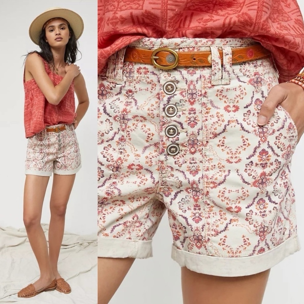 Anthropologie Pilcro The Wanderer
Floral Shorts
